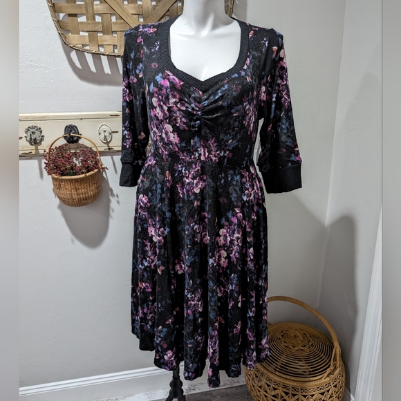 Torrid Mini Supersoft Push V-Neck Skater Dress NWT‎ size 1 - Picture 2 of 9